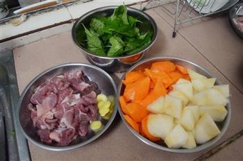 枸杞梨猪肝瘦肉汤的做法步骤2