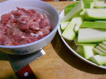 西葫芦炒肉片的做法步骤2
