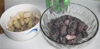 黑米粉蒸肉的做法步骤3