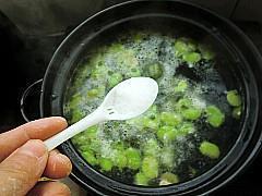 荠菜蚕豆豆腐羹的做法步骤8