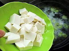 荠菜蚕豆豆腐羹的做法图解9