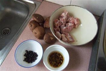 豆豉香菇蒸排骨的做法步骤1