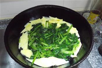 菠菜蛋皮汤的做法步骤4