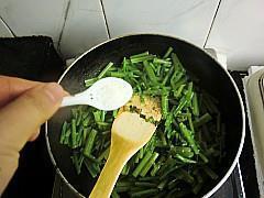 芹菜炒猪肝的做法步骤8