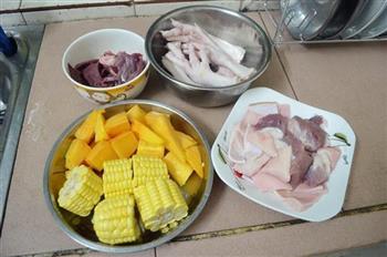 腩肉鸡爪炖木瓜汤的做法步骤2