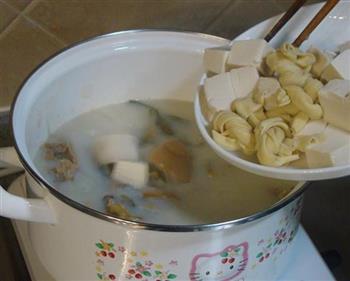 咸肉河蚌豆腐汤的做法图解4