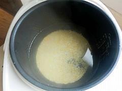 荸荠南瓜小米粥的做法步骤2