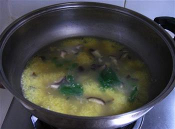香菇皮蛋小米粥的做法步骤3