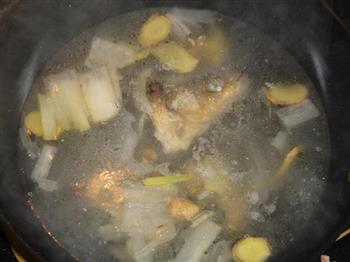 鱼头豆腐香菇汤的做法图解2