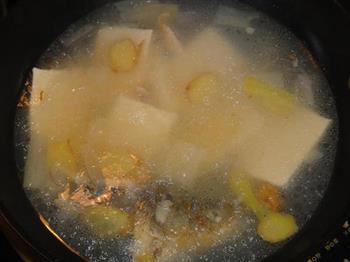 鱼头豆腐香菇汤的做法图解3