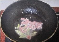 蛤蜊豆腐海带汤煲的做法图解2