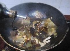 蛤蜊豆腐海带汤煲的做法图解3