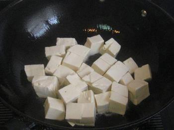 五花肉鲜虾豆腐煲的做法步骤3