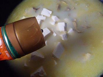 笋尖河蚌煲豆腐的做法步骤9