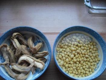 芥菜疙瘩黄豆肉皮的做法步骤1