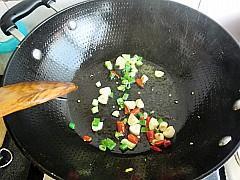 青椒洋葱炒鸡肠的做法步骤4