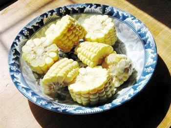 玉米排骨汤的做法步骤1
