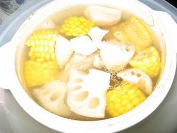 玉米排骨汤的做法图解6