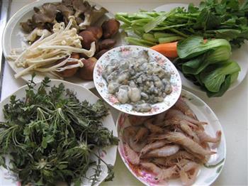 蔬菜海鲜锅的做法图解1