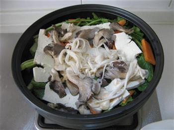 蔬菜海鲜锅的做法步骤6