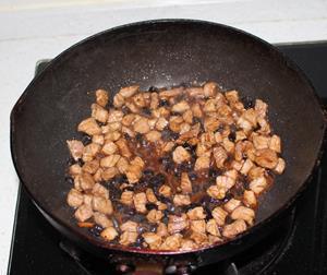 豆豉蒜苗炒肉丁的做法图解3
