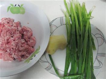 鲜肉小葱锅贴的做法步骤2