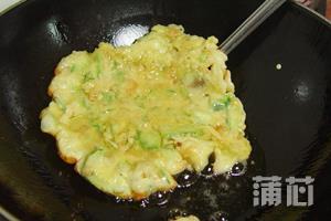 丝瓜虾米煎饼的做法步骤5
