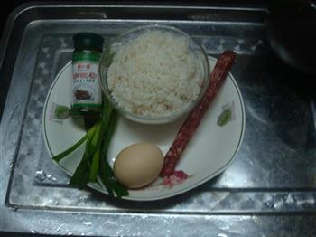 咖喱腊肠蛋炒饭的做法步骤1