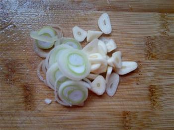 土豆炒红蘑的做法步骤2
