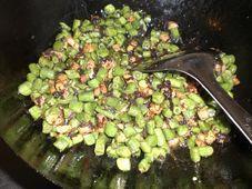 橄榄菜炒四季豆的做法步骤8