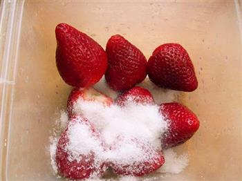 草莓果泥的做法图解2