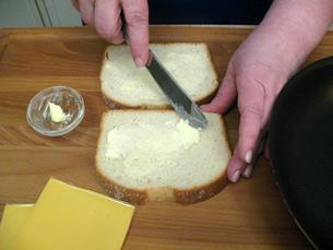 烤奶酪三明治的做法步骤2