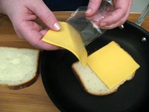 烤奶酪三明治的做法步骤3
