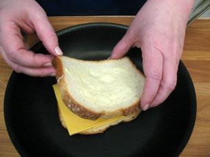 烤奶酪三明治的做法步骤4