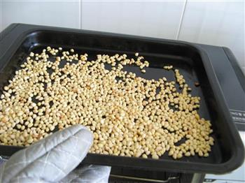 核桃松子玉米的做法步骤3