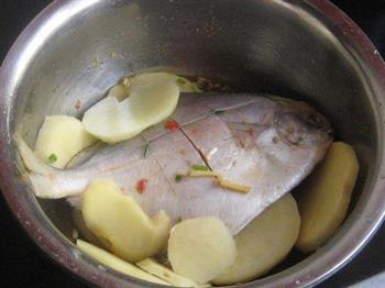 土豆烤鲳鱼的做法步骤5