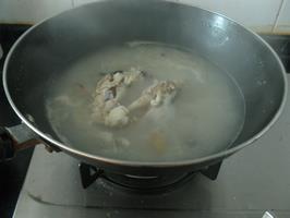 鲶鱼头汤的做法步骤5