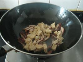香菇炒面筋的做法步骤5