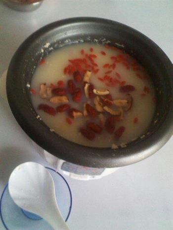 红枣枸杞小米粥的做法步骤3