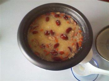 红枣枸杞小米粥的做法步骤4