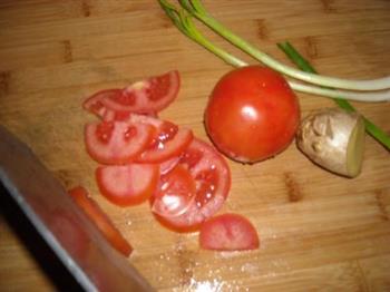 番茄焖小黄鱼的做法步骤5
