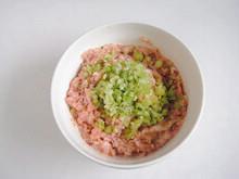 芹菜鲜肉煎饺的做法步骤5