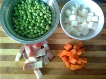 彩蔬炖咸肉的做法步骤1