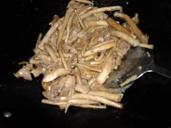 茶树菇炒鸡肉的做法步骤10