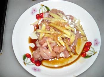 茶树菇炒鸡肉的做法步骤5