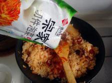 韩国泡菜香肠炒饭的做法步骤9