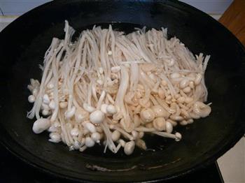 炝拌金针菇的做法步骤1