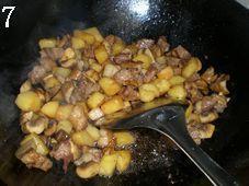 土豆蘑菇烧肉的做法图解7