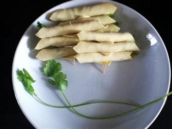 豆腐皮蔬菜卷的做法步骤3