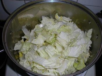 白菜蛋饺汤的做法步骤2